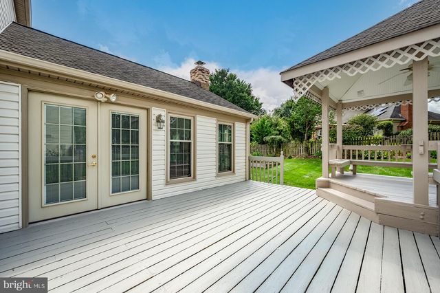 3272 KINROSS CIR, Herndon, VA 20171