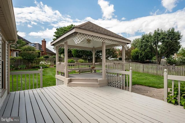 3272 KINROSS CIR, Herndon, VA 20171