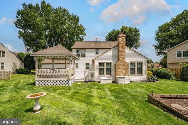 3272 KINROSS CIR, Herndon, VA 20171