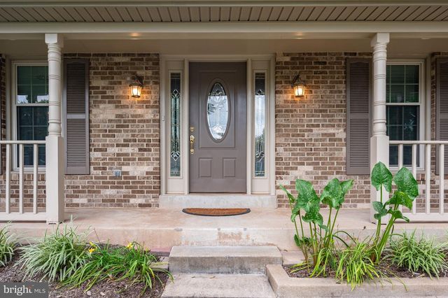 3272 KINROSS CIR, Herndon, VA 20171