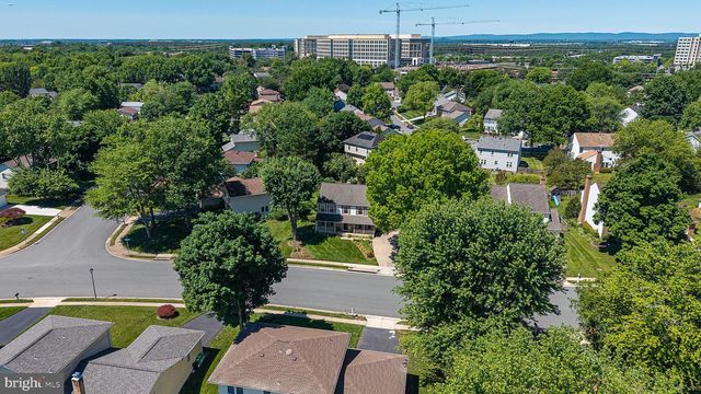 3272 KINROSS CIR, Herndon, VA 20171
