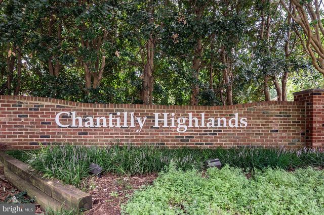 3272 KINROSS CIR, Herndon, VA 20171