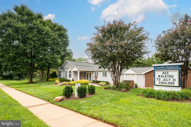 3272 KINROSS CIR, Herndon, VA 20171