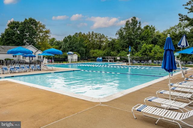 3272 KINROSS CIR, Herndon, VA 20171