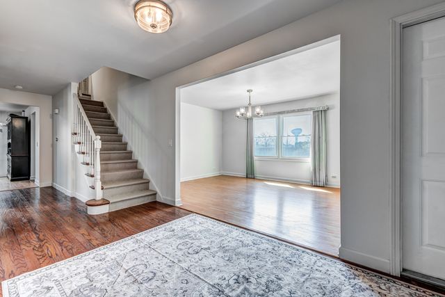 11 BIRCHWOOD Avenue, Deerfield, IL 60015