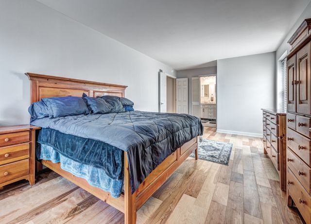 11 BIRCHWOOD Avenue, Deerfield, IL 60015