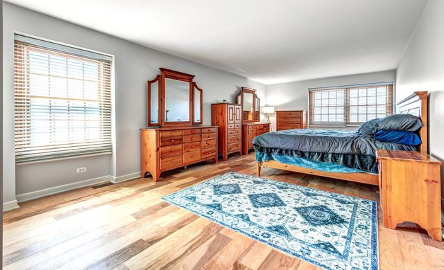 11 BIRCHWOOD Avenue, Deerfield, IL 60015