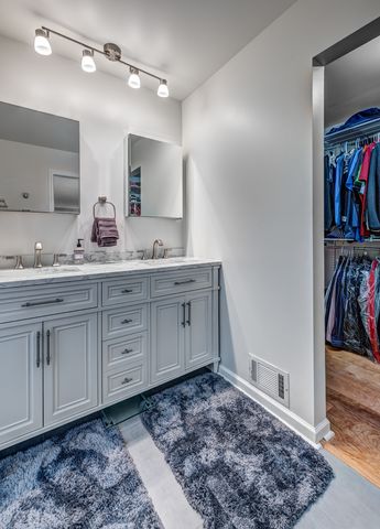 11 BIRCHWOOD Avenue, Deerfield, IL 60015