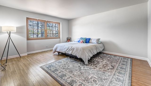 11 BIRCHWOOD Avenue, Deerfield, IL 60015