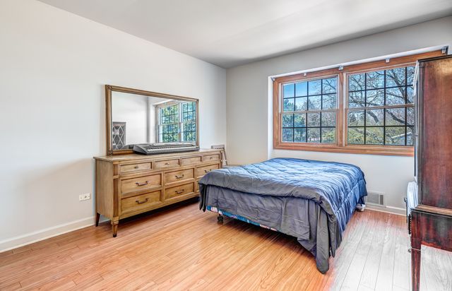 11 BIRCHWOOD Avenue, Deerfield, IL 60015