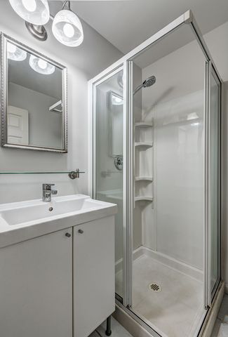 11 BIRCHWOOD Avenue, Deerfield, IL 60015