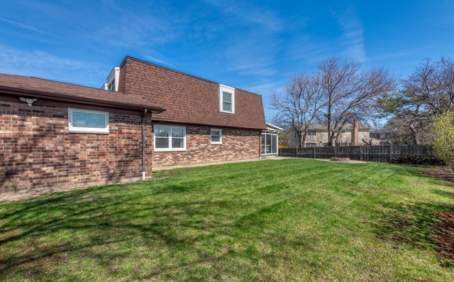 11 BIRCHWOOD Avenue, Deerfield, IL 60015