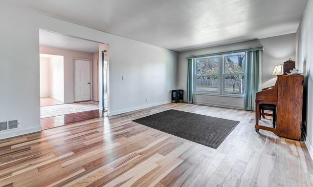 11 BIRCHWOOD Avenue, Deerfield, IL 60015