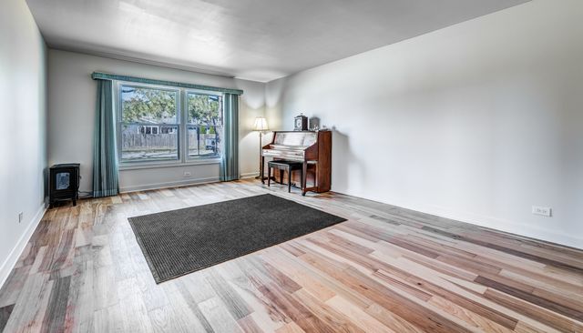 11 BIRCHWOOD Avenue, Deerfield, IL 60015