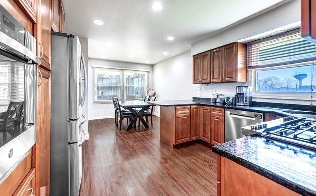 11 BIRCHWOOD Avenue, Deerfield, IL 60015