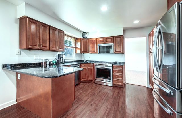 11 BIRCHWOOD Avenue, Deerfield, IL 60015