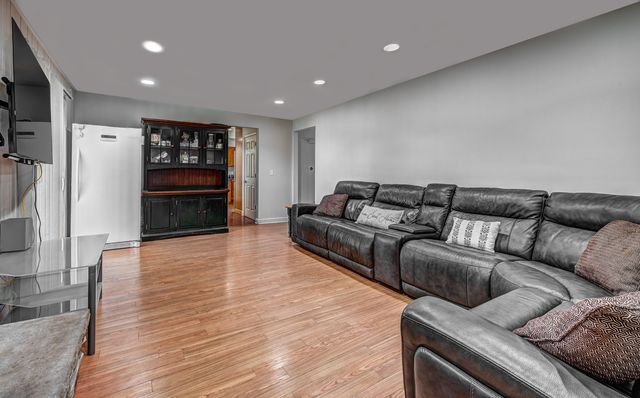 11 BIRCHWOOD Avenue, Deerfield, IL 60015