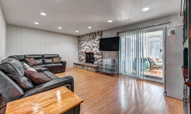 11 BIRCHWOOD Avenue, Deerfield, IL 60015