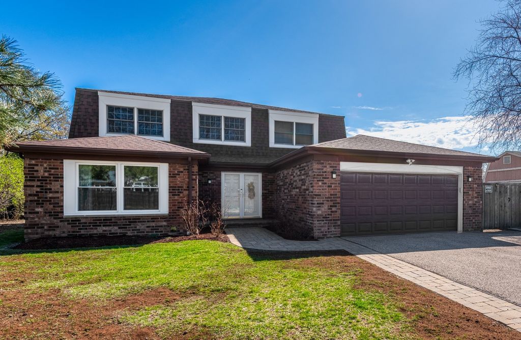 11 BIRCHWOOD Avenue, Deerfield, IL 60015