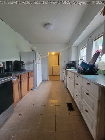 1832 Roxalana Road, Dunbar, WV 25064