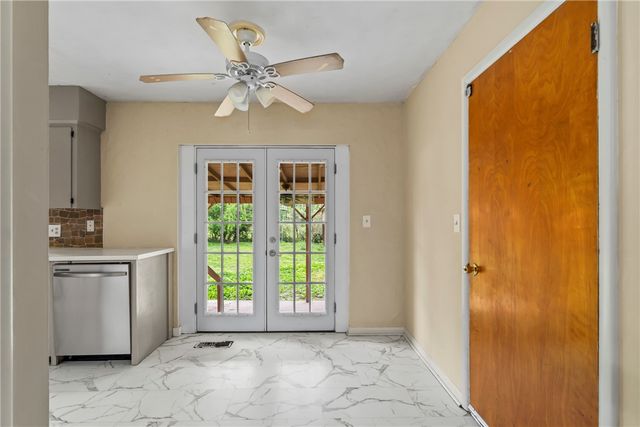 215 W Highland Street, Siloam Springs, AR 72761