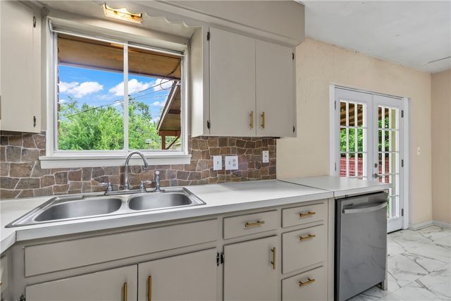 215 W Highland Street, Siloam Springs, AR 72761