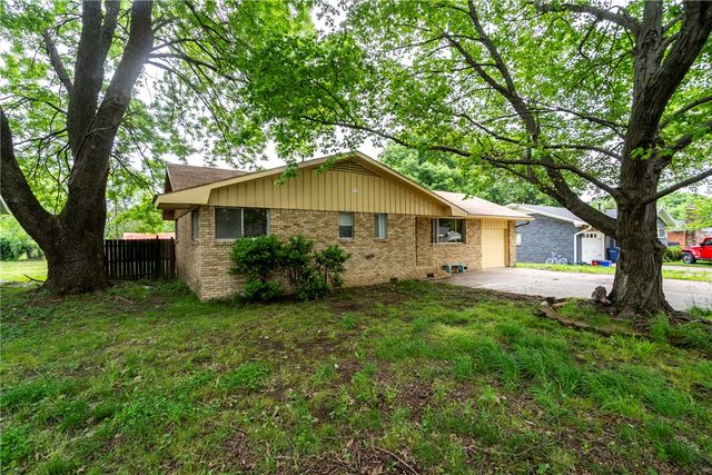 215 W Highland Street, Siloam Springs, AR 72761