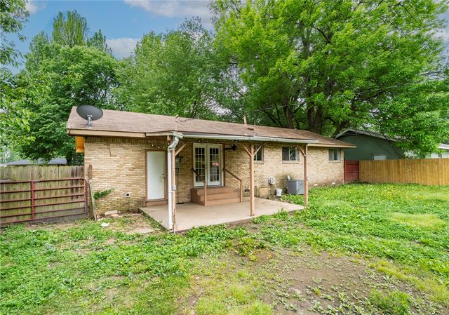215 W Highland Street, Siloam Springs, AR 72761