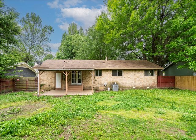 215 W Highland Street, Siloam Springs, AR 72761