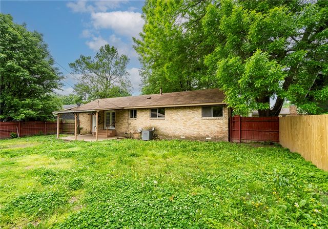 215 W Highland Street, Siloam Springs, AR 72761