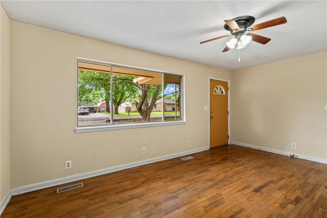 215 W Highland Street, Siloam Springs, AR 72761