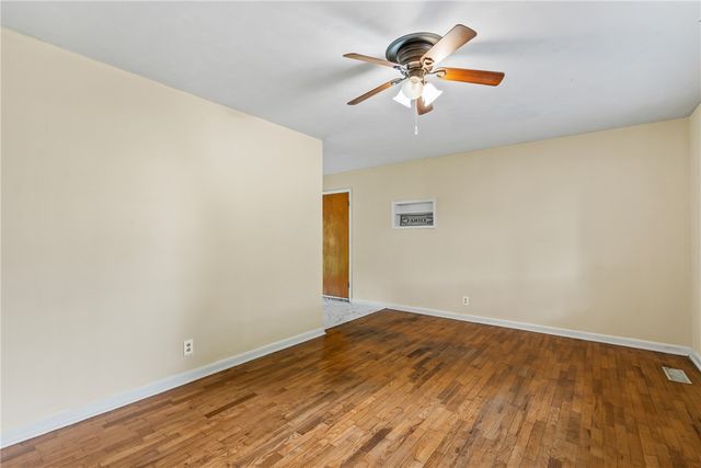215 W Highland Street, Siloam Springs, AR 72761
