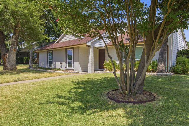 3709 Yaupon Drive, Grand Prairie, TX 75052