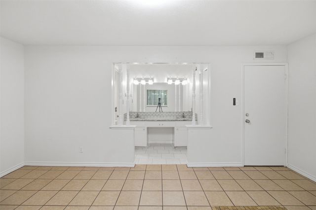 3709 Yaupon Drive, Grand Prairie, TX 75052