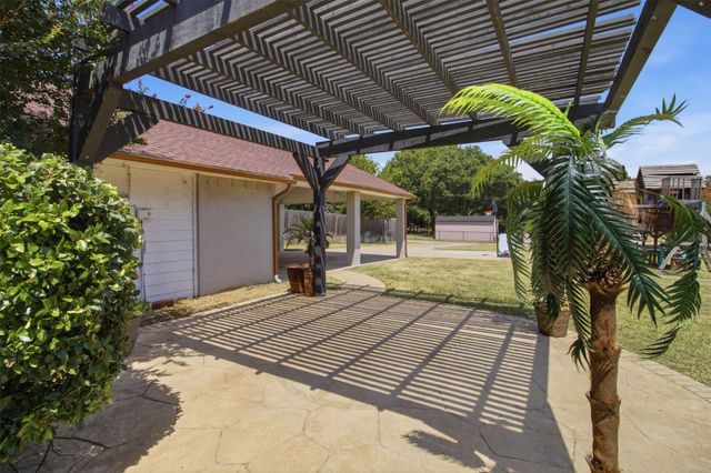 3709 Yaupon Drive, Grand Prairie, TX 75052