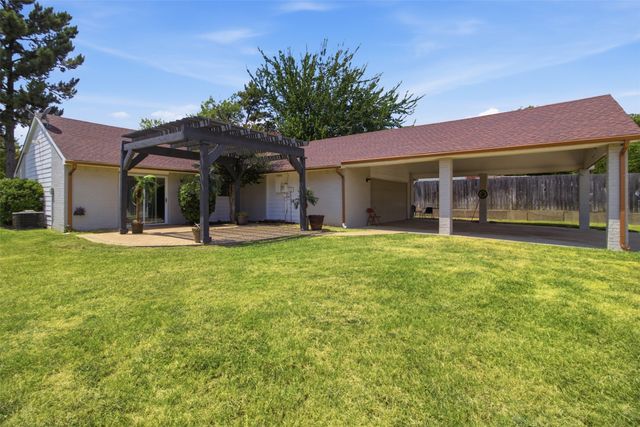3709 Yaupon Drive, Grand Prairie, TX 75052