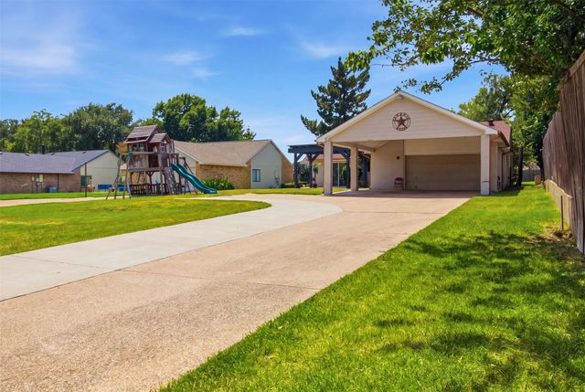 3709 Yaupon Drive, Grand Prairie, TX 75052