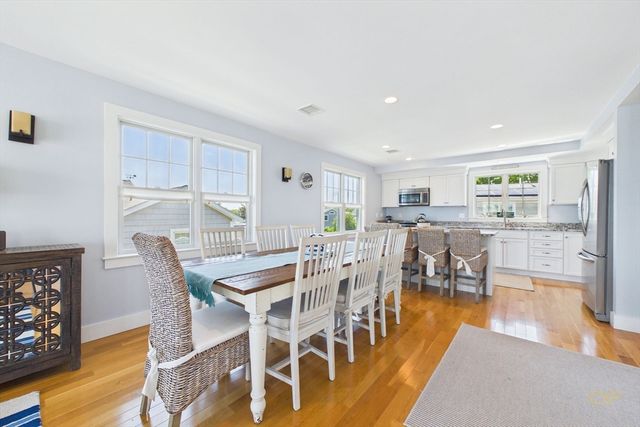 35 Shore Dr, Mattapoisett, MA 02739