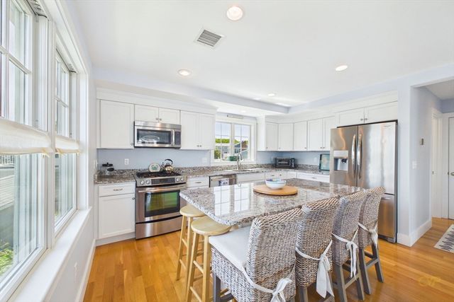 35 Shore Dr, Mattapoisett, MA 02739