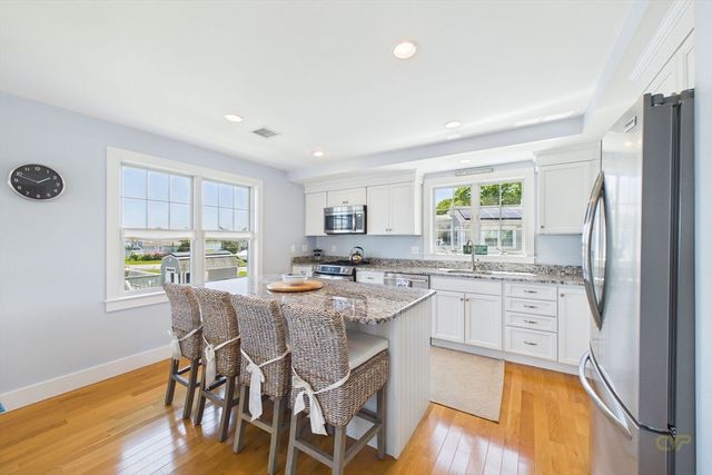 35 Shore Dr, Mattapoisett, MA 02739