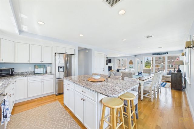 35 Shore Dr, Mattapoisett, MA 02739