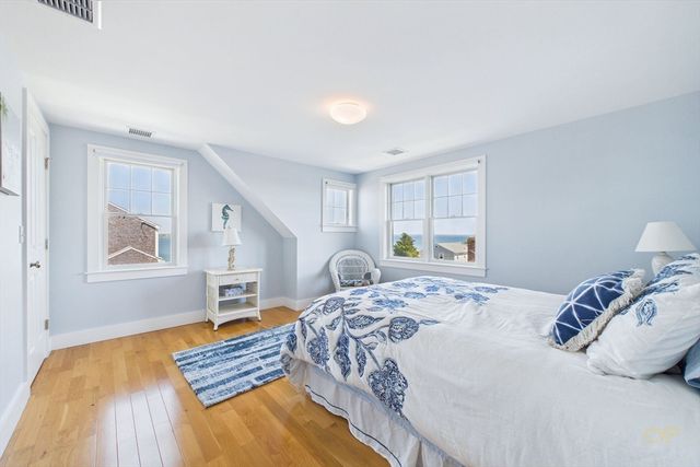 35 Shore Dr, Mattapoisett, MA 02739