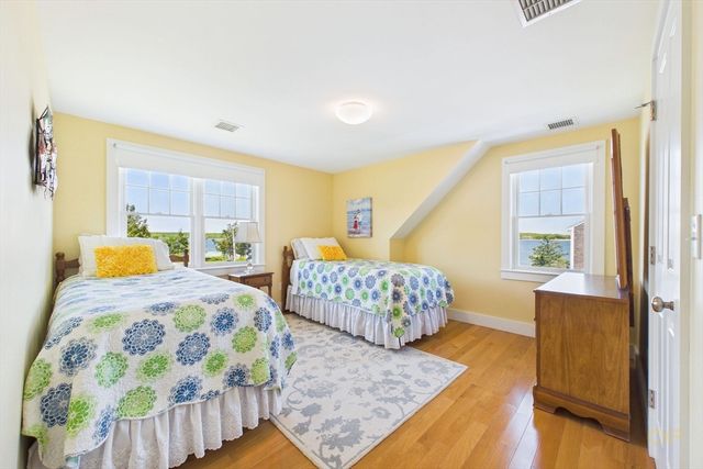 35 Shore Dr, Mattapoisett, MA 02739