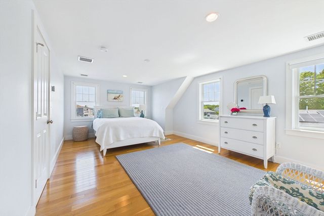 35 Shore Dr, Mattapoisett, MA 02739