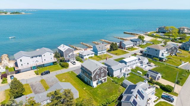 35 Shore Dr, Mattapoisett, MA 02739