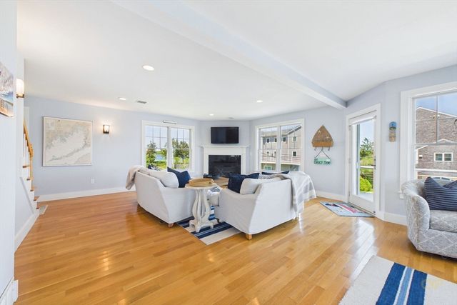 35 Shore Dr, Mattapoisett, MA 02739