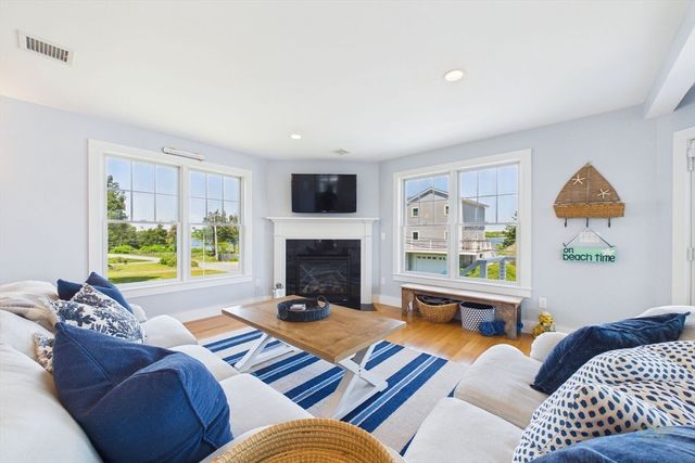 35 Shore Dr, Mattapoisett, MA 02739