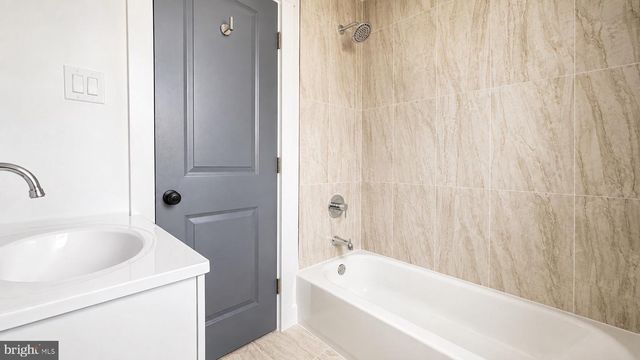2420 LIBERATOR ST, Levittown, PA 19057