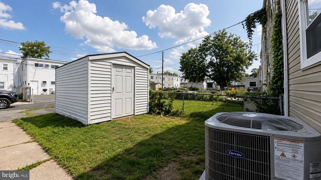 2420 LIBERATOR ST, Levittown, PA 19057