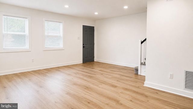 2420 LIBERATOR ST, Levittown, PA 19057